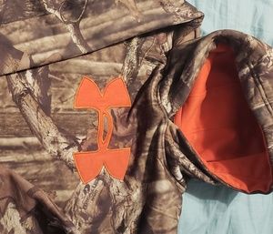 like new camo under armour sweatshirt